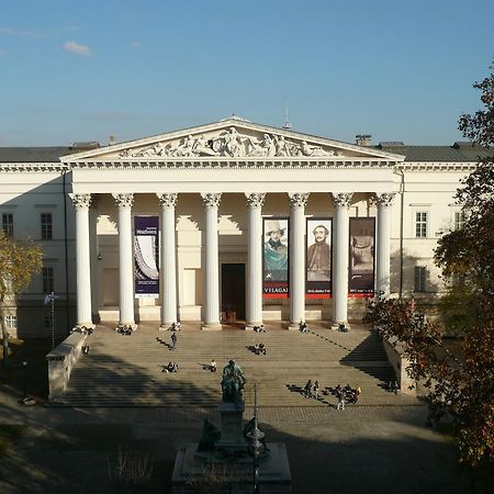 Museum View Apartment Budapest Luaran gambar